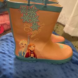 Elsa And Anna Rainboat