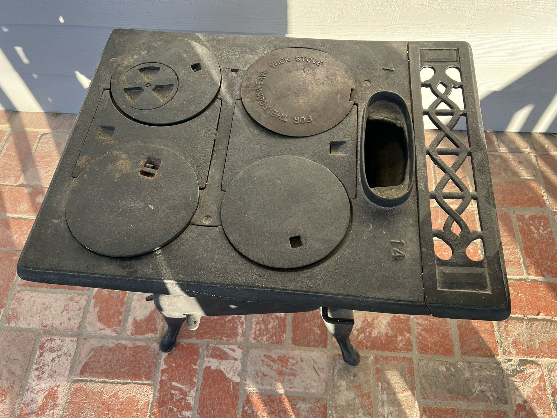 Antique Geneva No. 7 Cast-Iron Four-Burner Stove