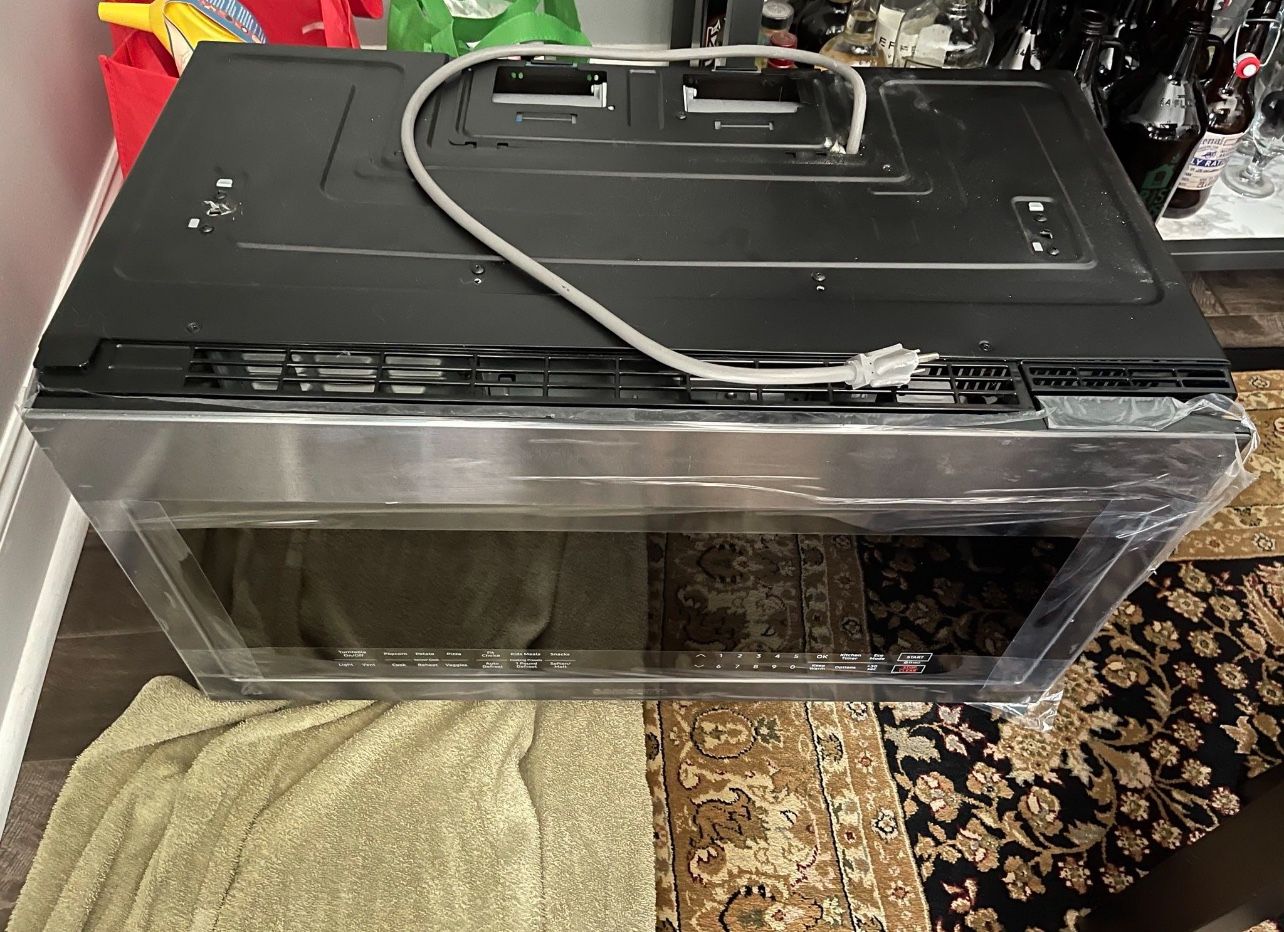 BRAND NEW - Samsung Black Stainless Microwave