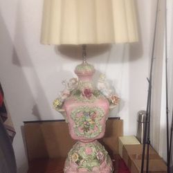 Vintage Antique Capodimonte Lamp In beautiful condition