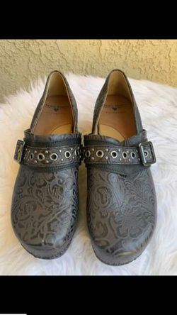 NURSE MATES size 9M