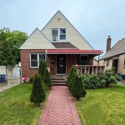 🛌4beds 🛀3 baths 📐2,000 sqtt