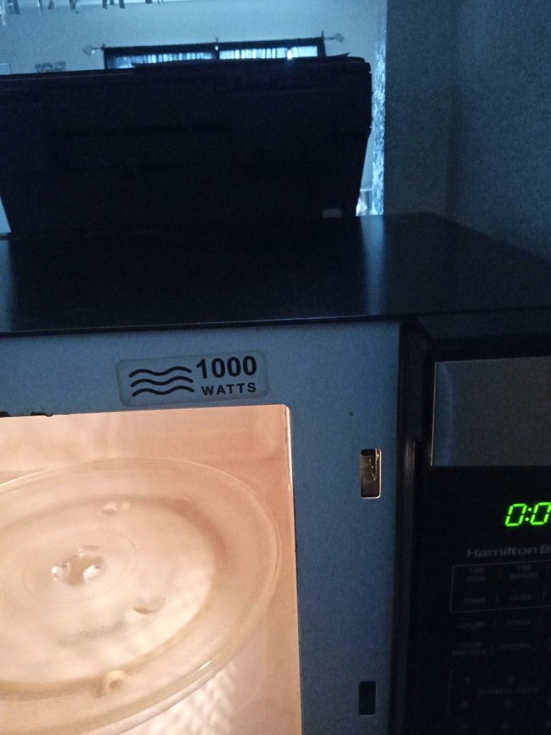 1000 Watt Hamilton beach Microwave 