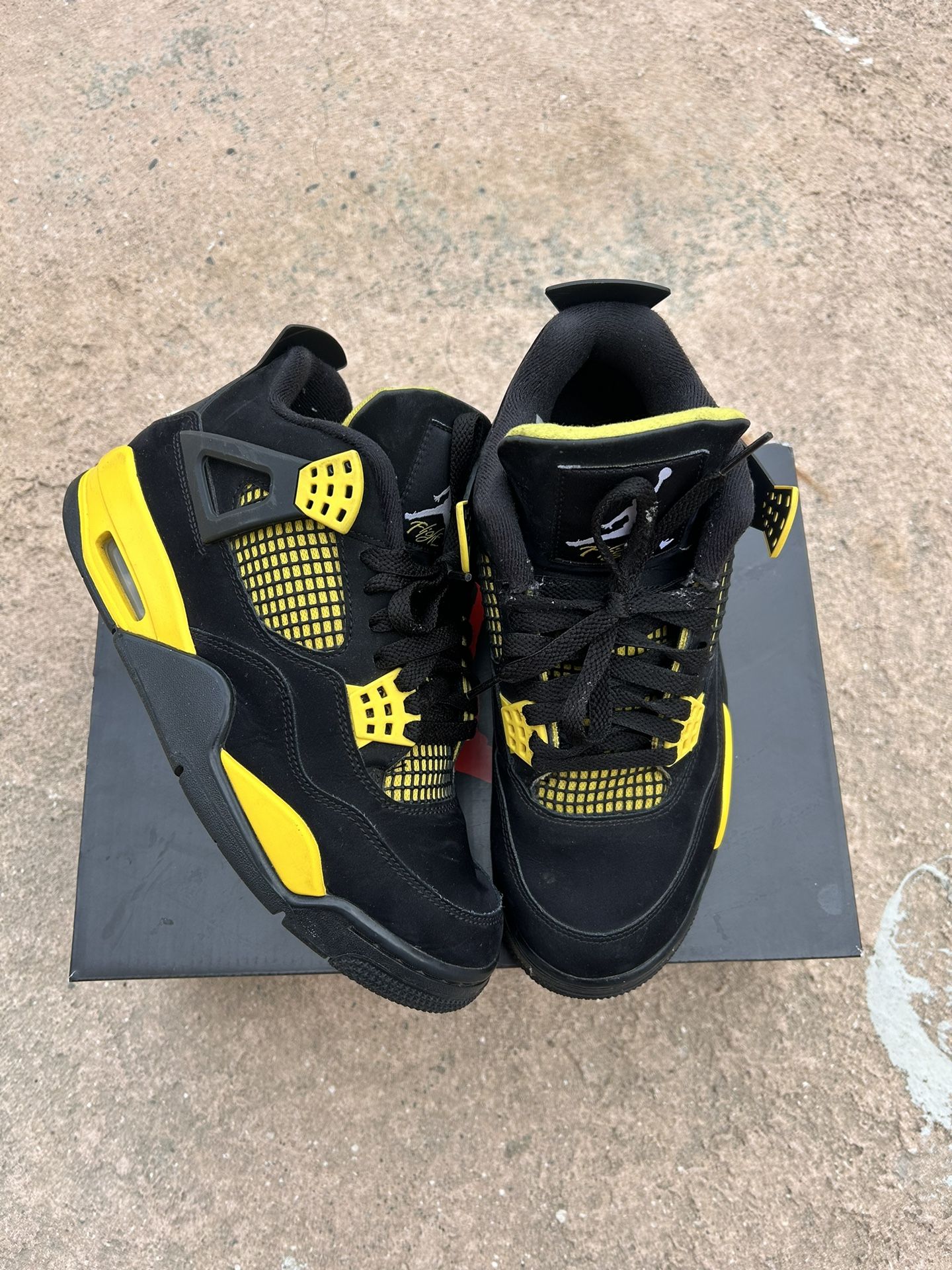 Thunder Jordan 4s Size 7.5