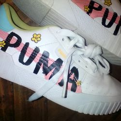 Woman's Pumas 