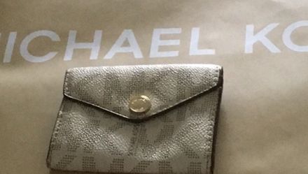 Michael Kors ID change purse
