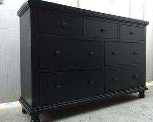 Black Dresser - Good Condition (( Tall 40" Long 61" Deep 18"))