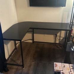 Black Wood/Metal L Desk