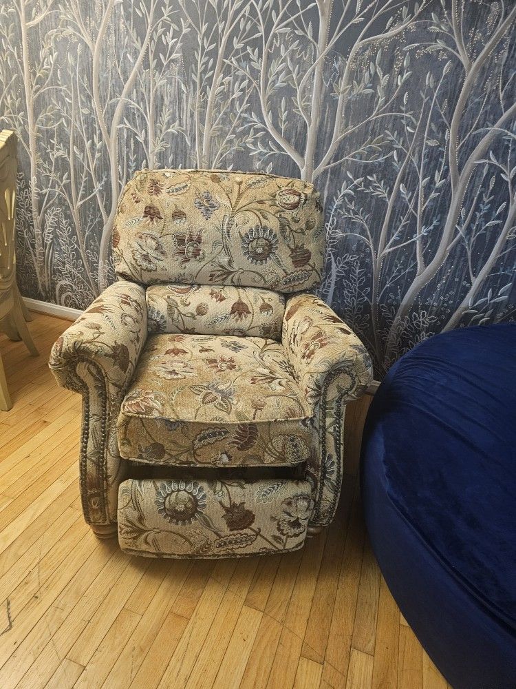 reclining. In good condition 20
