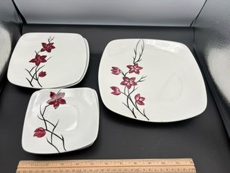 Orchard Ware Red Maroon Lilly Dinner, Salad And Saucer Plates Lot Of 5