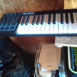 Alesis 49 Key 8 Drum Pads Midi 
