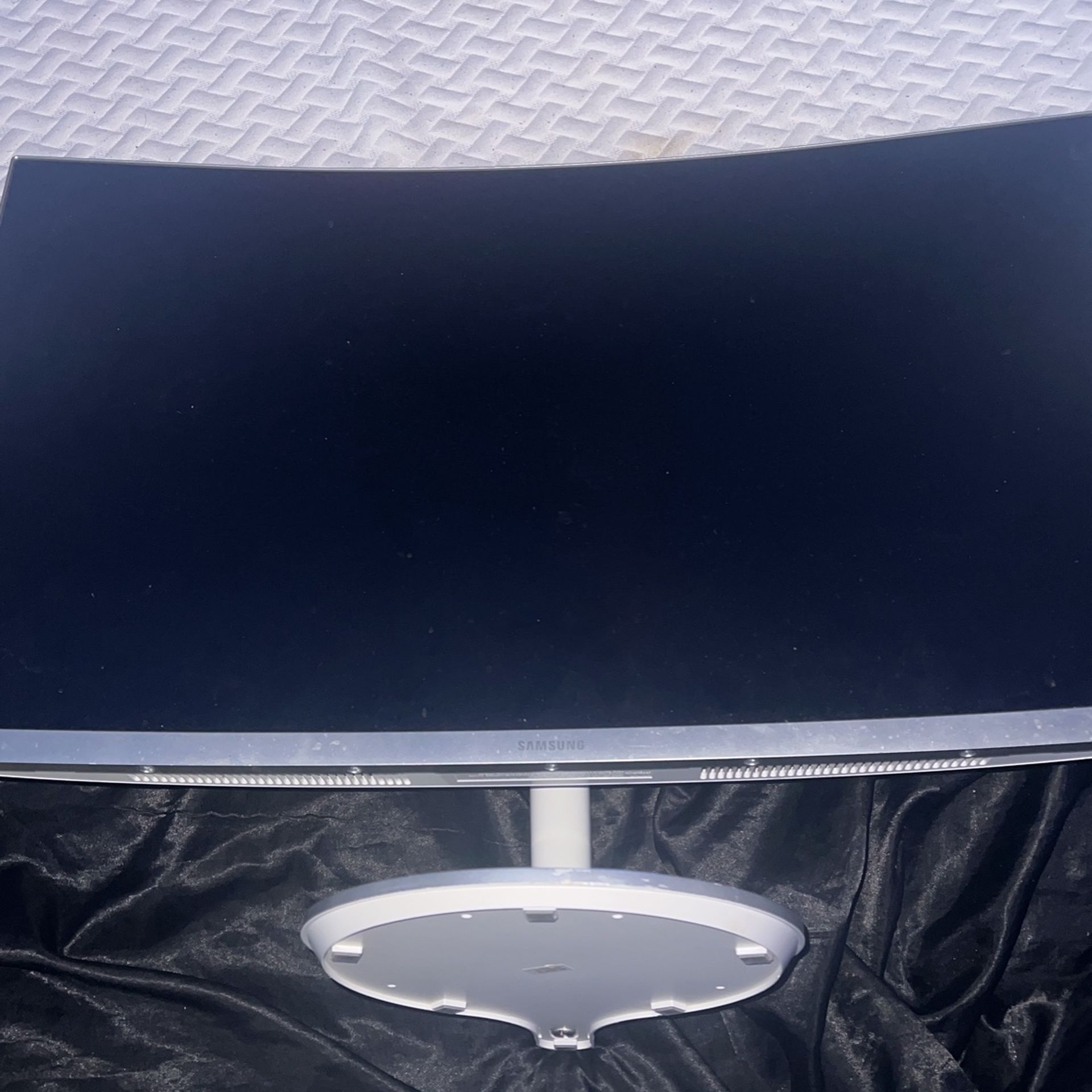 Samsung 27 Inch Curved Monitor 