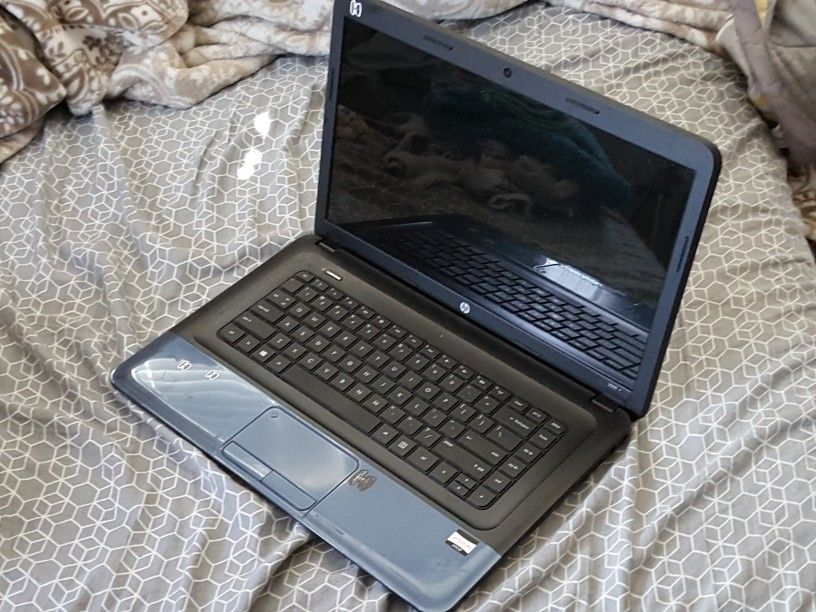 Hp 2000 Laptop With Power Cord And Microsoft Windows