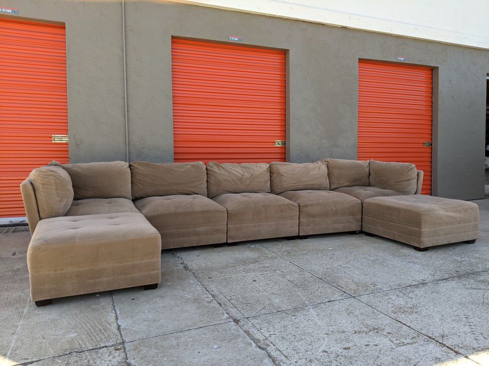 Free Delivery! Beautiful Modular Sectional Couch