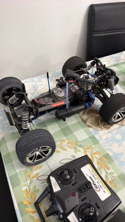 RC Nitro Rustler Traxxas