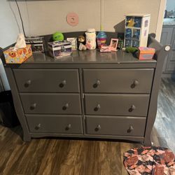 6 Drawer Dresser-Great Condition 