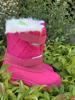 Snow boots for toddlers sizes 7, 8, 9, 10, 11, 12, 13. 1 $25