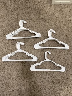 40 white plastic hangers