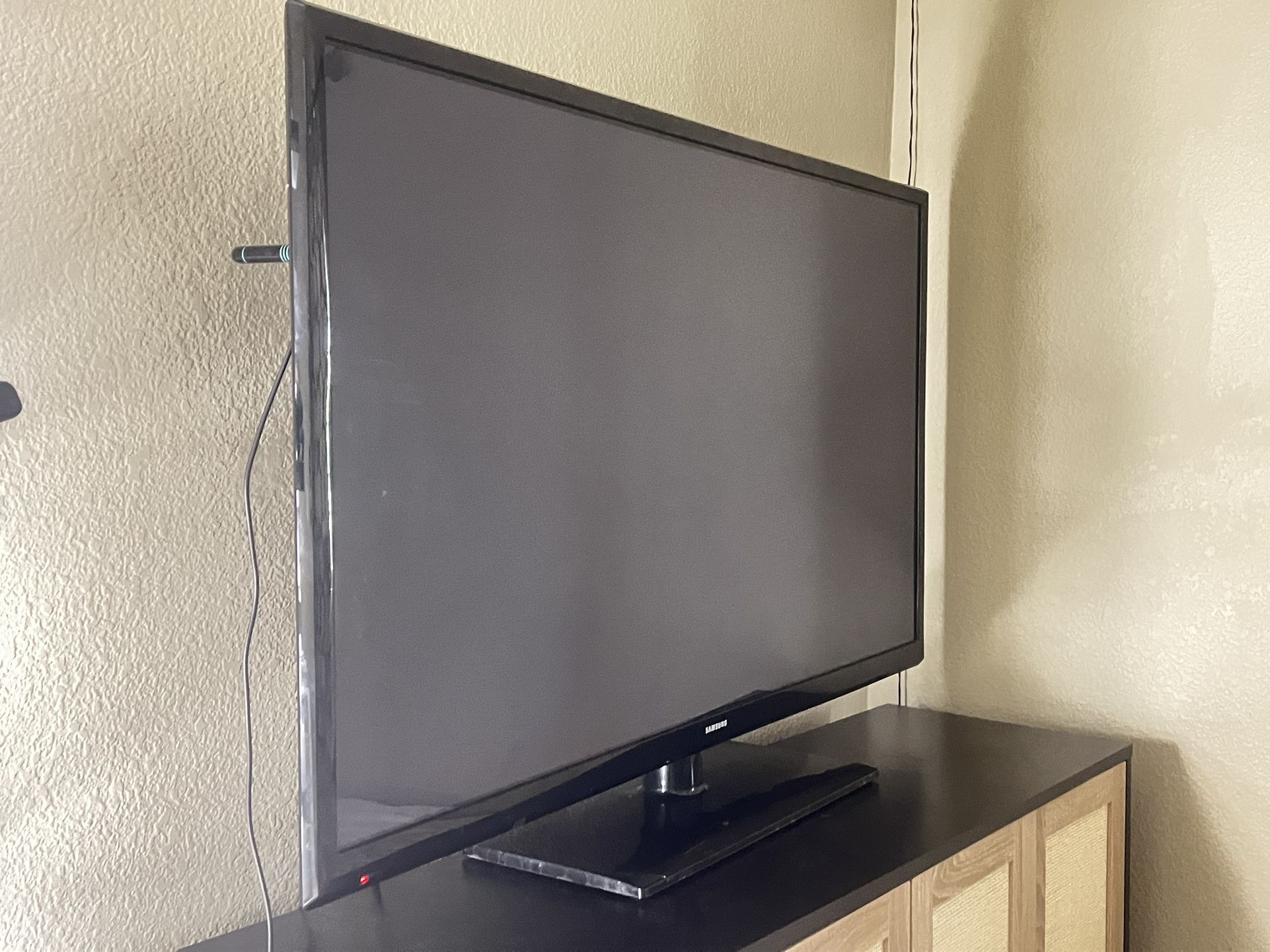55  Samsung TV , Works. No Longer Need It . $150  No Remove