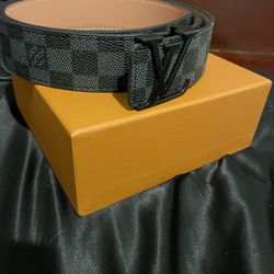 black lv belt