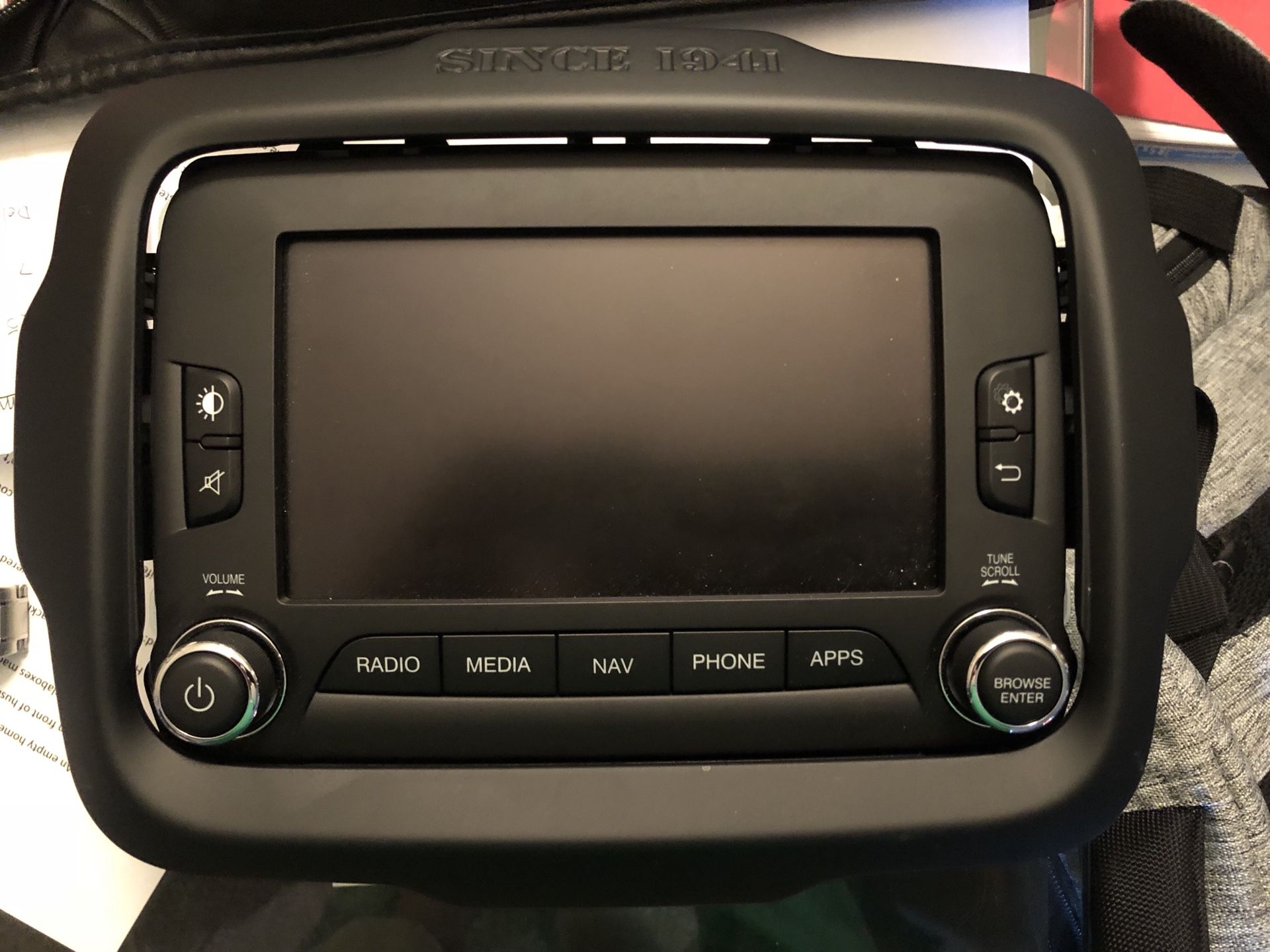 Jeep Renegade 6.5” UConnect stereo touchscreen w/ GPS
