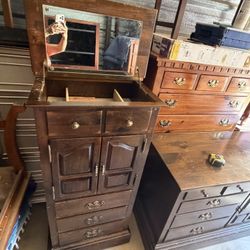 ETHAN ALLEN CHEST WITH JEWELRY BOX ON TOP 