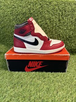 Size 10.5M - Jordan 1 Retro Chicago Lost & Found