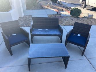 4-Piece Outdoor Wicker Patio Furniture Set