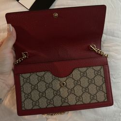 Gucci Wallet On Chain 