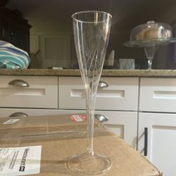 MUST SELL!! 2 CASES (200 Flutes) Wedding Or Special Event? 200 Elegant Crystal Clear Plastic Champagne Flutes!! 