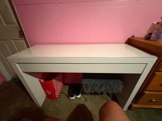 Glass vanity table