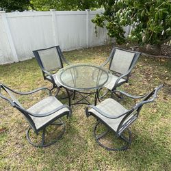 Outdoor Table And Chairs 