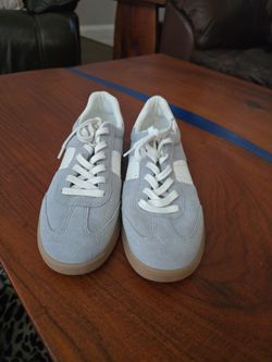 Casual Zara suede sneakers in light gray with white stripe and laces. Soft suede upper and leather accents. Padded collar for comfort. Rubber gum sole