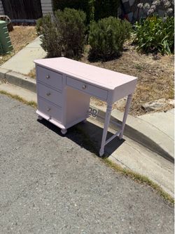 Free Pink Desk. First Come, First Served