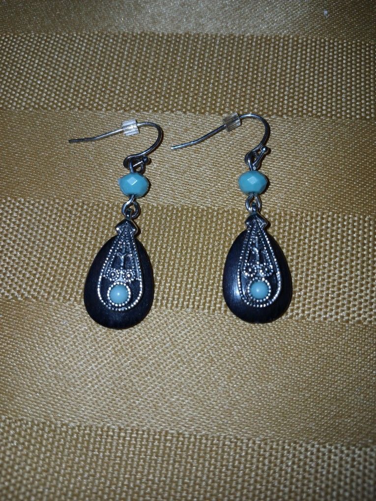 Avon Turquoise Colored And Black Medallion Earrings 