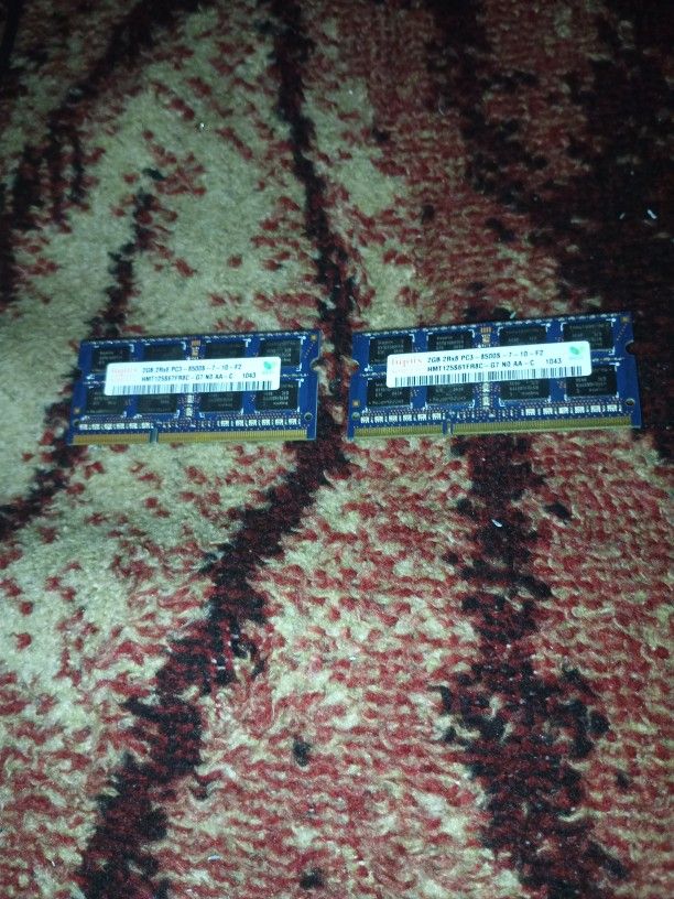 2GB 2Rx8 PC3-8500S-7-10-F2 DDR3 1066MHz 204-Pin SO-DIMM laptop memory module, also