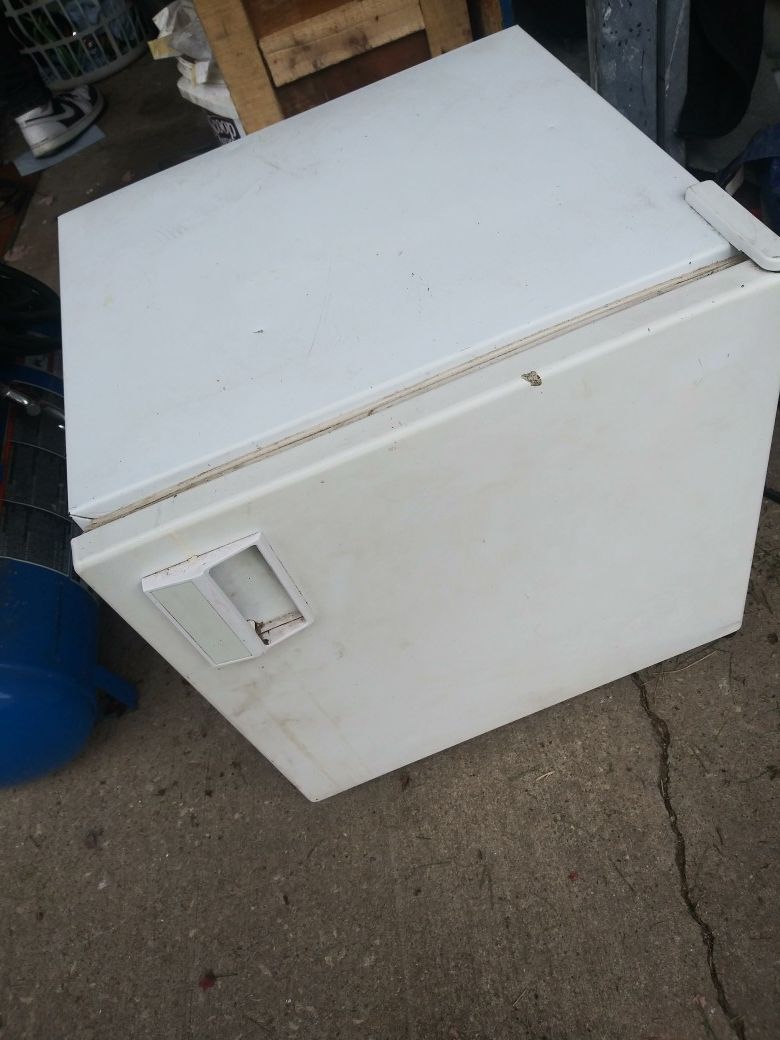 Sanyo Mini Fridge