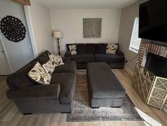 Jerome’s Charcoal Sofa, Loveseat & Ottoman Set – Excellent Condition