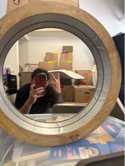 Round mirror