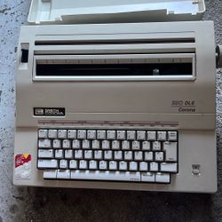 Smith Corona 250 DLE Daisy Wheel Typewriter