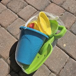 Kids Sand Castle / Beach Toy Set – Like New – $5