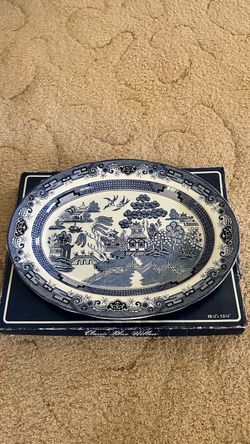 Classic Blue Willow Source Blue and White Dinnerware Brand New Size :181/4 ＂x 13 3/4 "