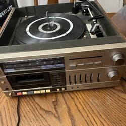Fisher Phonograph/ Cassette Player L$40