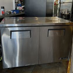 TRUE FREEZER, UNDERCOUNTER TYPE, EXCELLENT TEMPERATURE 