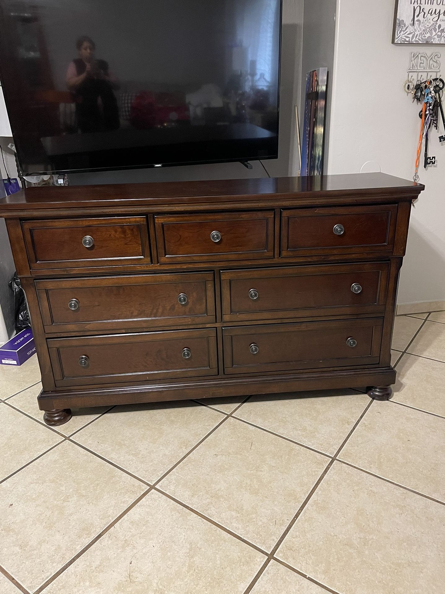 Tv Stand / Dresser