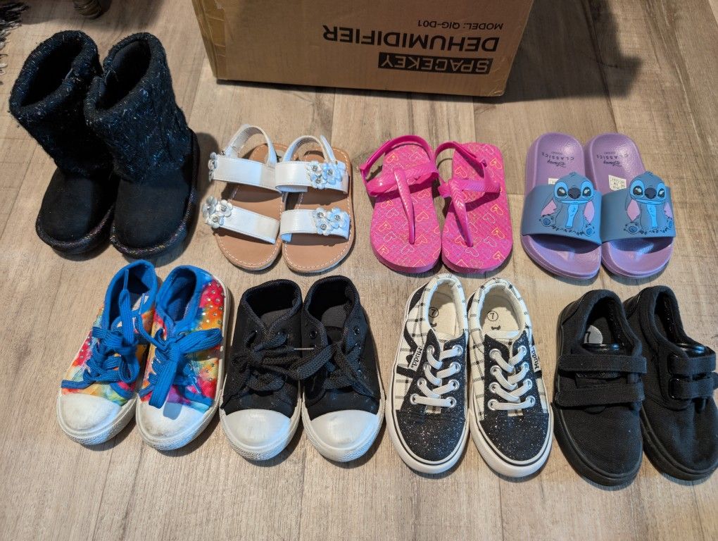Girls' shoes for sale. Good conditions. 
Size 7-8.
8 pairs for 20 dollars.
