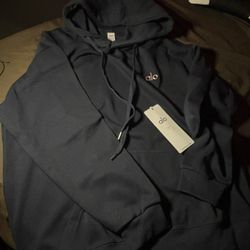 navy blue alo pull over 