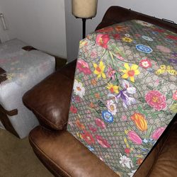 GUCCI STOOL’S COLLECTORS ITEMS! 