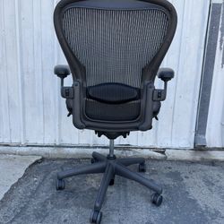 HERMAN MILLER CLASSIC AERON SIZE C  DELIVERY AVAILABLE FOR A FEE