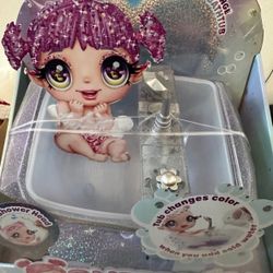 MGA Entertainment Glitter Babyz™ Color Change Bubbling Bathtub, Real Working Shower Head & Makes Bubbles, Easy Clean Up, Gift For Kids, Toy For Girls 